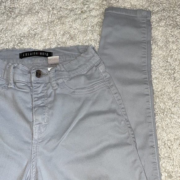 Fashion Nova • Lilac Grey Canopy Jeans size 3 (W25) - Picture 6 of 6